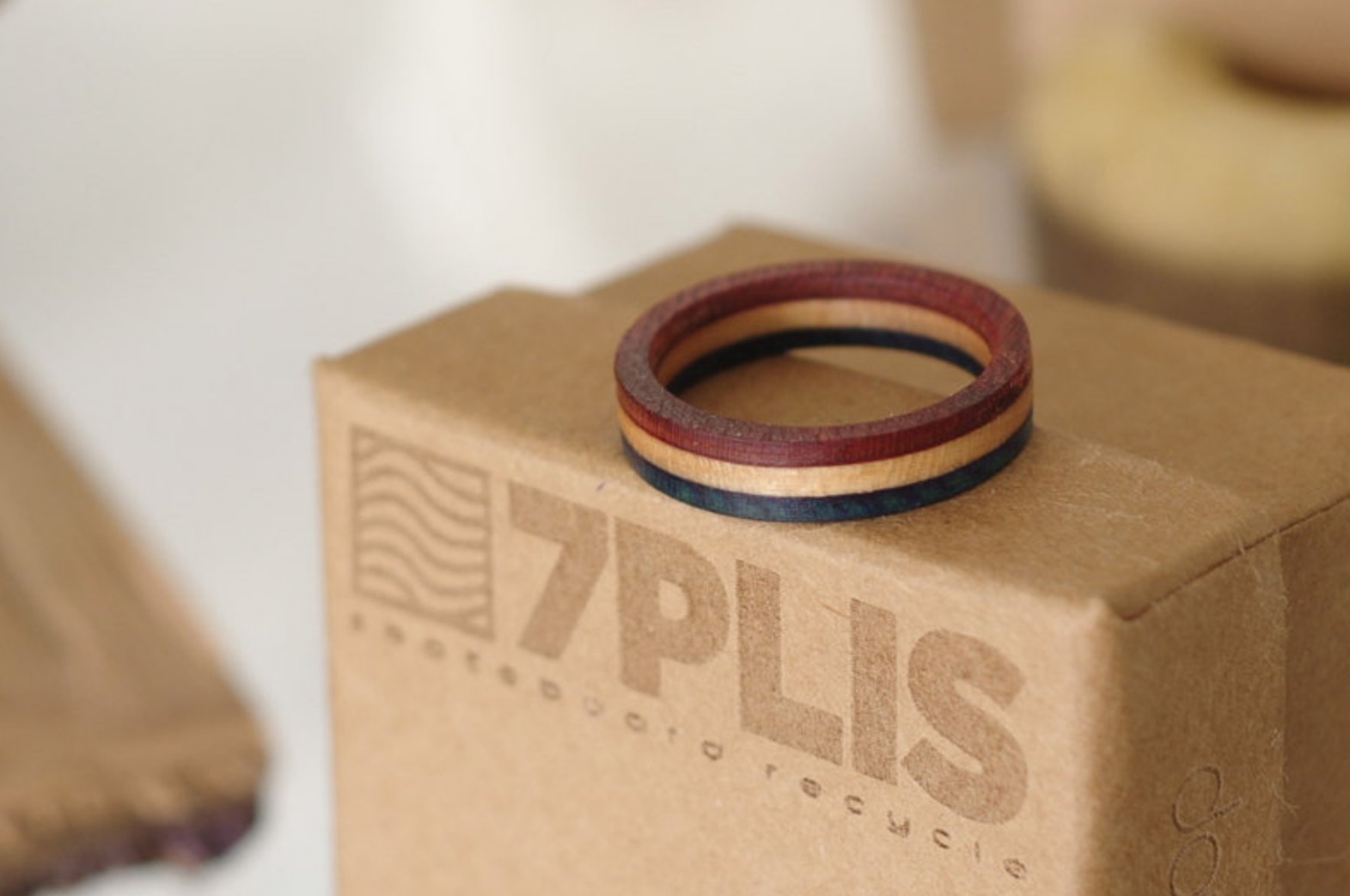 Bague skateboard recyclé 7PLIS bleue rouge bois - 7PLIS