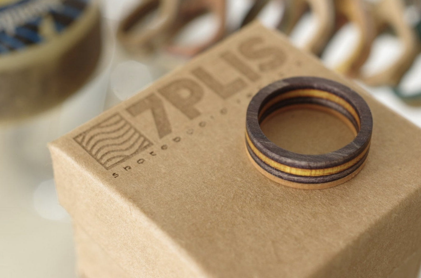 Bague skateboard recyclé 7PLIS noire orange - 7PLIS