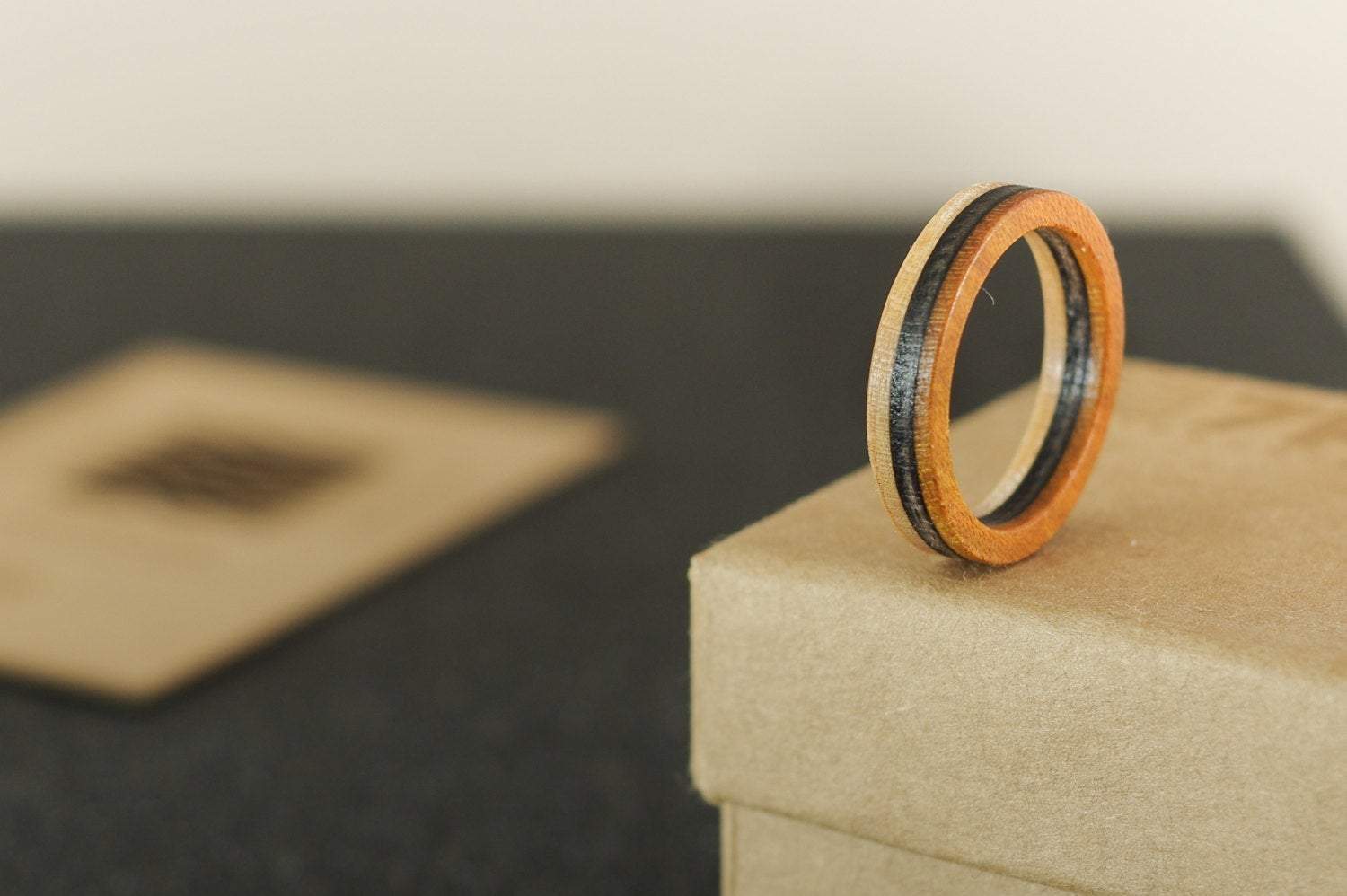 Bague skateboard recyclé 7PLIS orange noire bois - 7PLIS