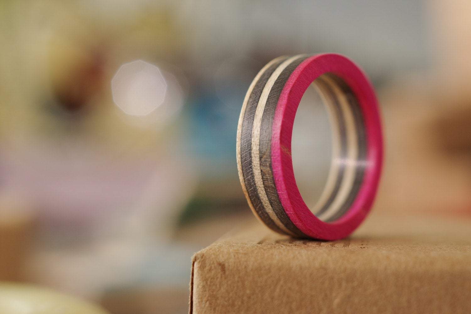 Bague skateboard recyclé 7PLIS rose noire bois - 7PLIS