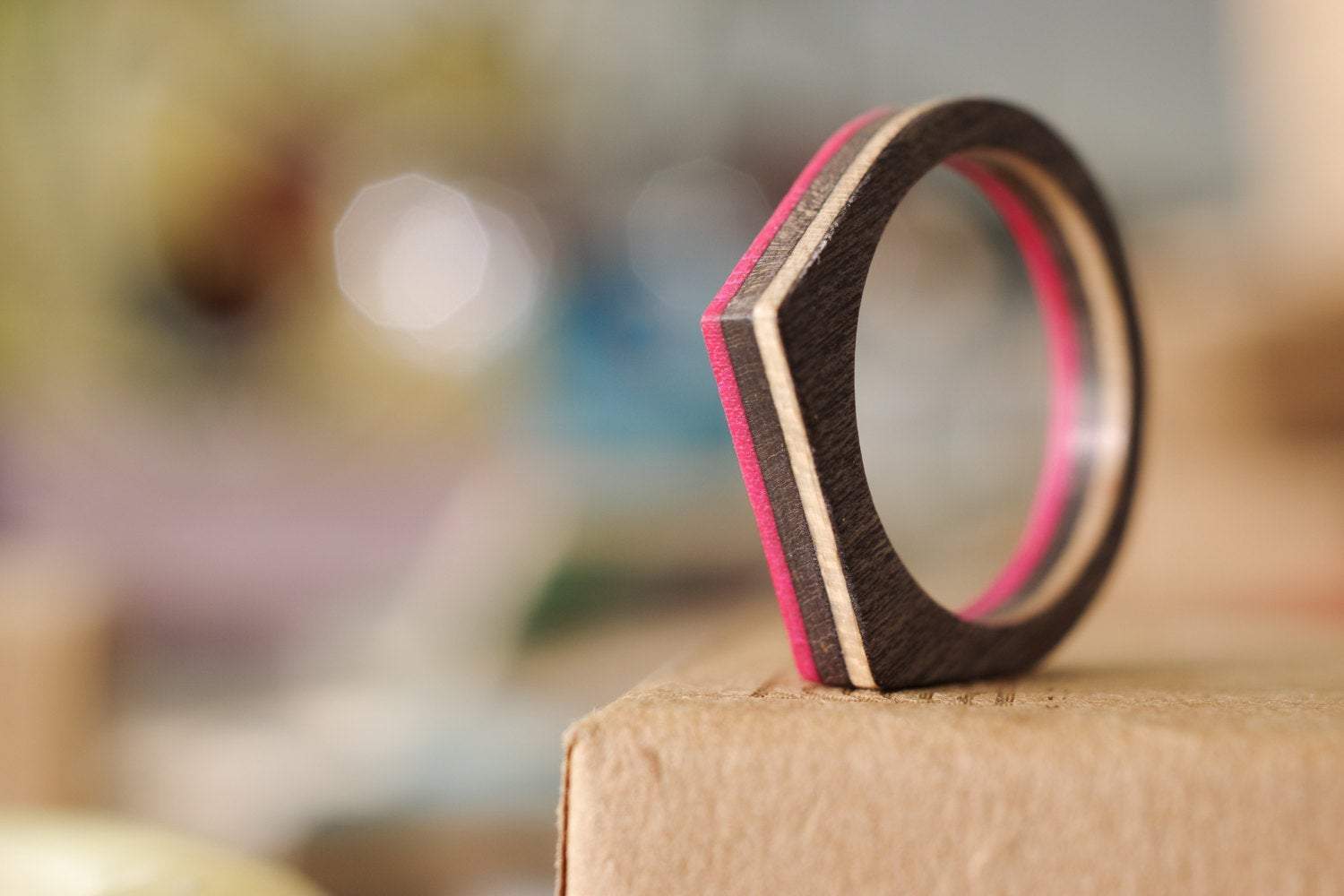 Bague skateboard recyclé 7PLIS rose noire bois - 7PLIS