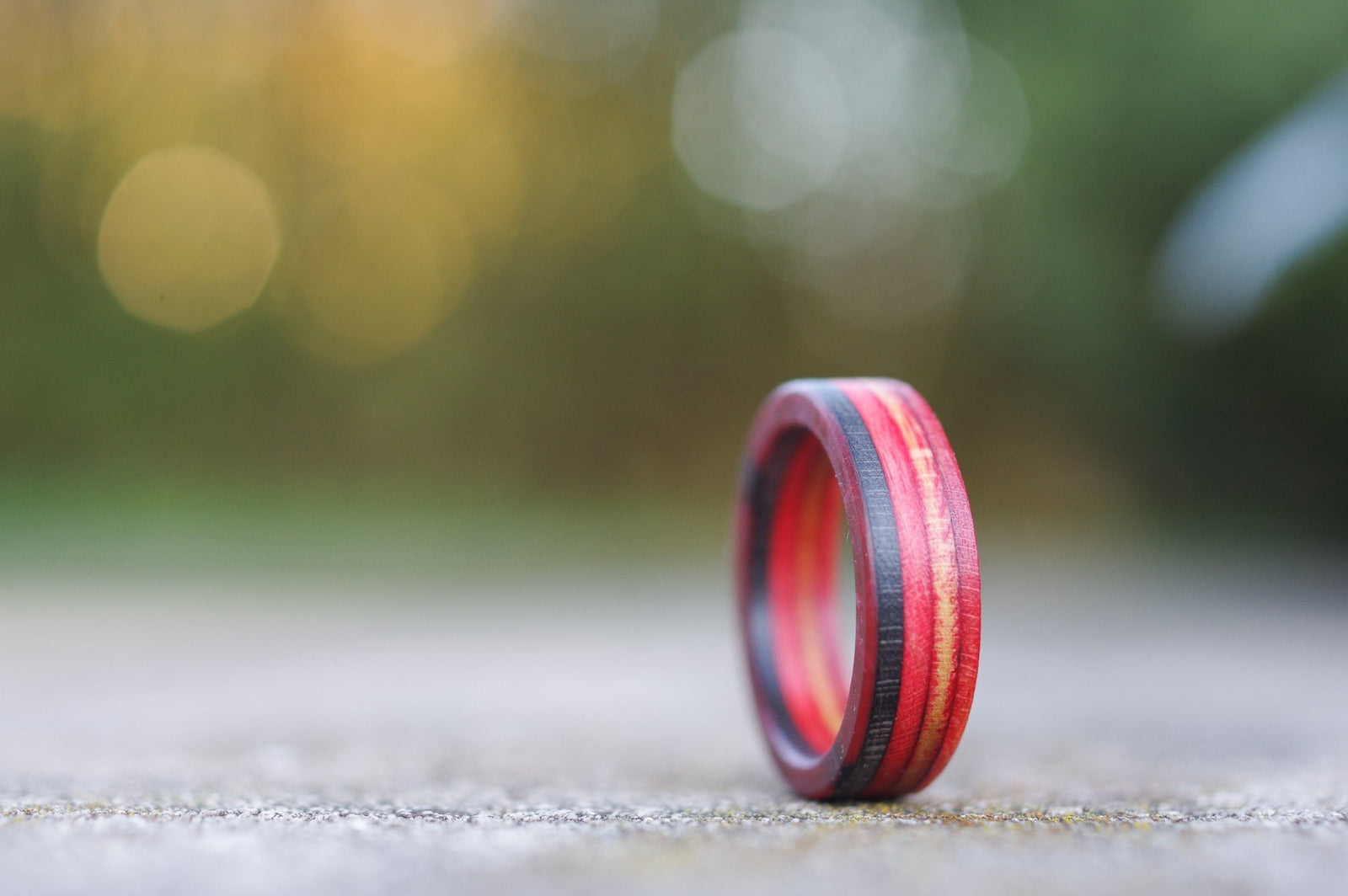 Bague skateboard recyclé 7PLIS rouge et noire - 7PLIS