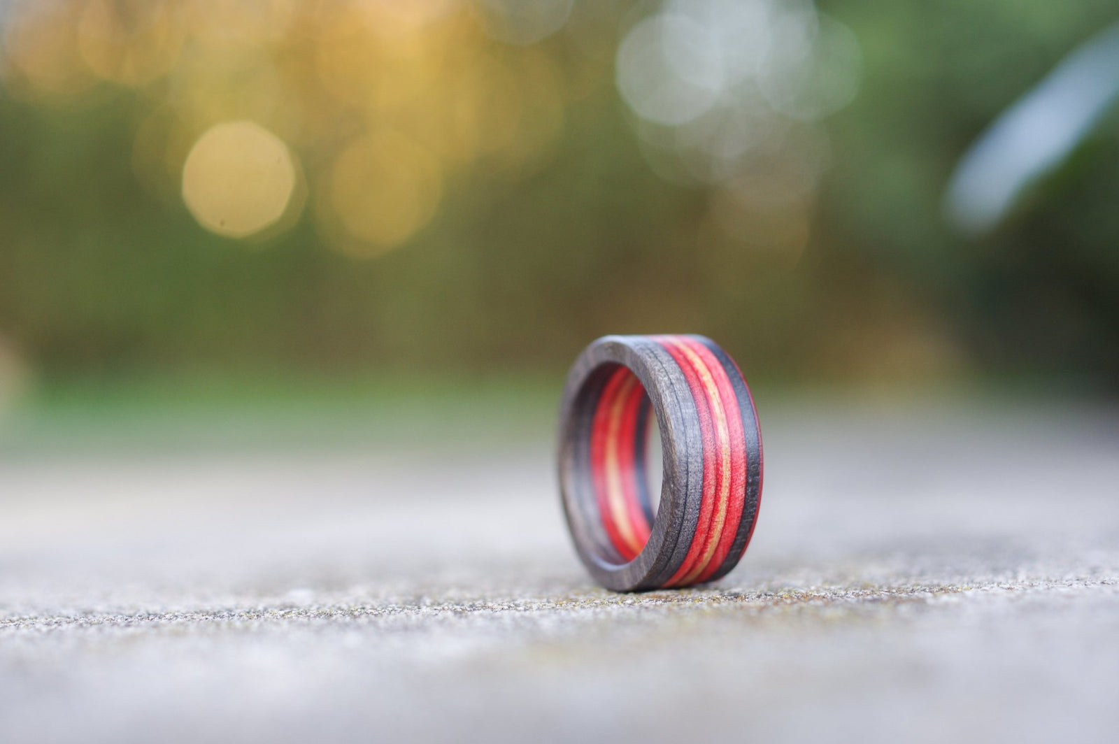 Bague skateboard recyclé 7PLIS rouge et noire - 7PLIS