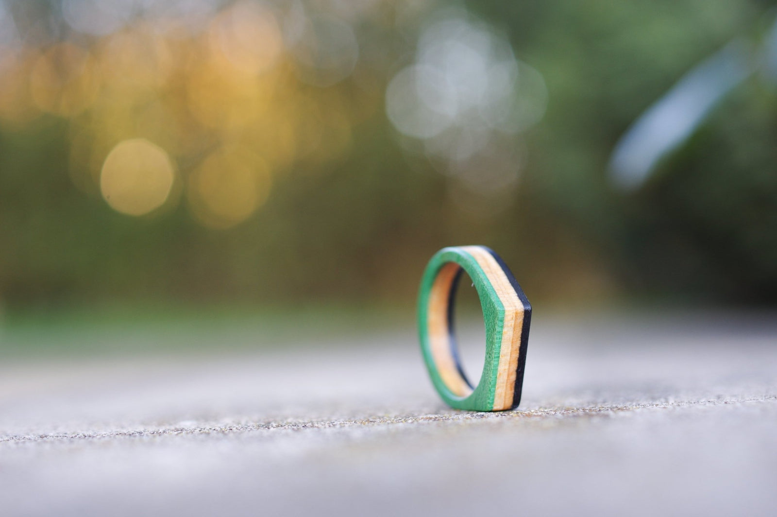 Bague skateboard recyclé 7PLIS verte et noire - 7PLIS