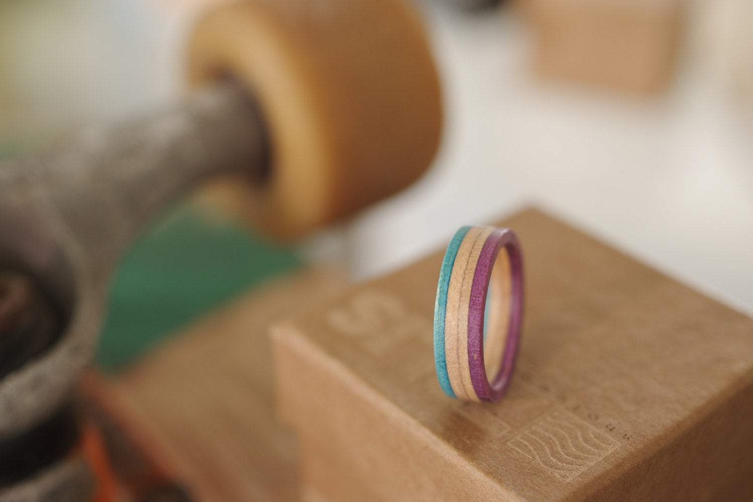 Bague skateboard recyclé 7PLIS violette bleue - 7PLIS