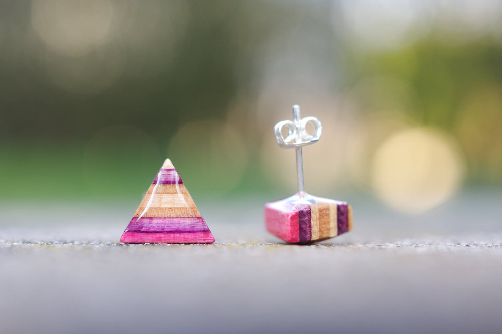 Boucle d'oreille triangle résine & SKATEBOARD recyclé 7PLIS - 7PLIS