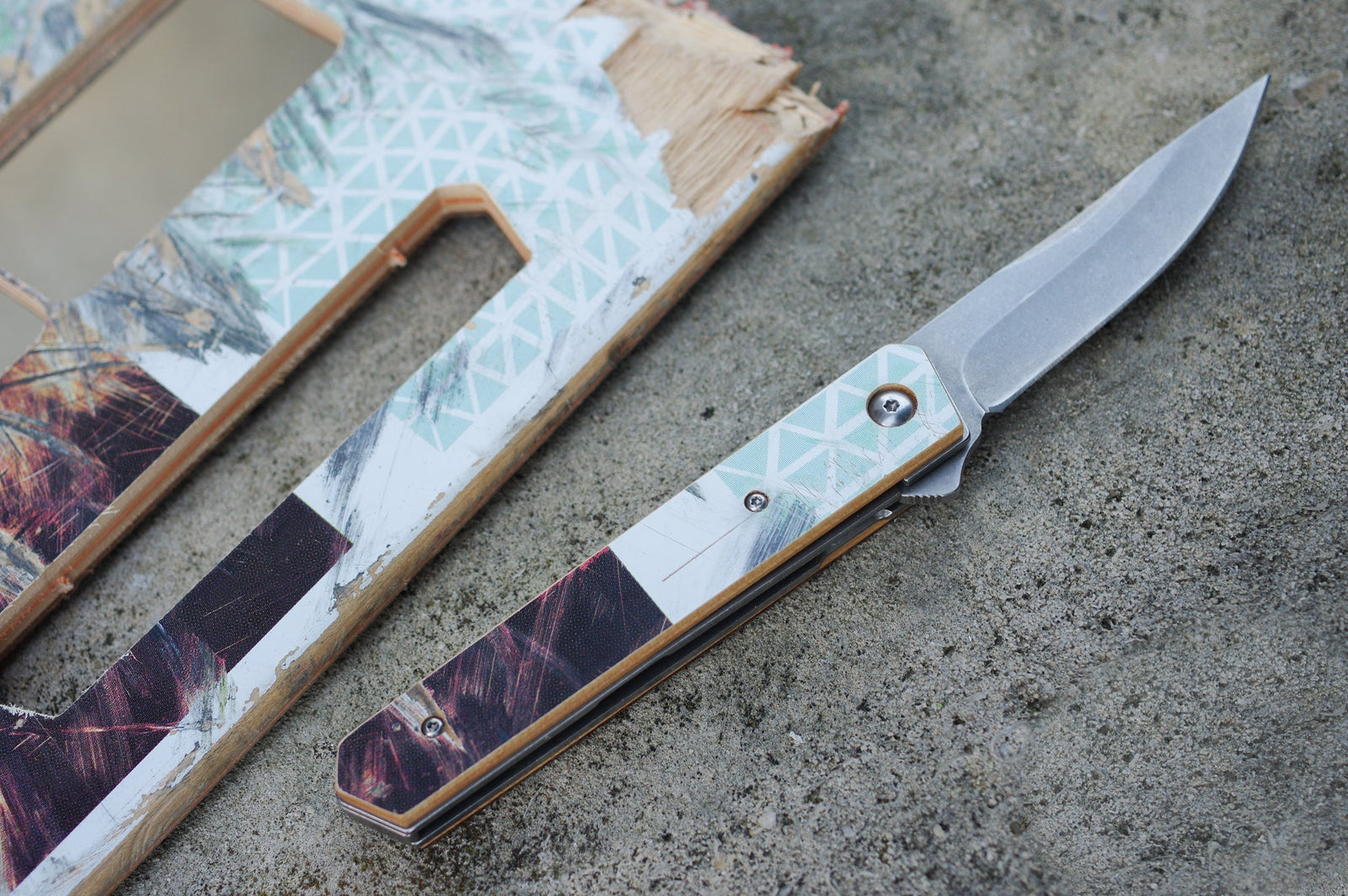 Couteau 7PLIS skateboard recyclé blanc et brun - 7PLIS