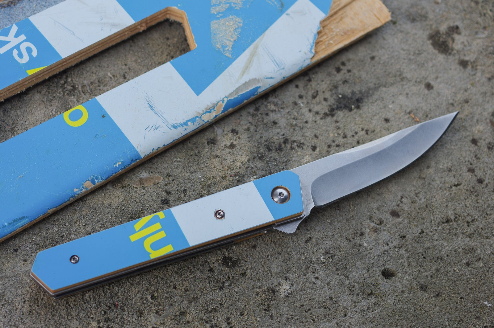 Couteau 7PLIS skateboard recyclé bleu et gris - 7PLIS