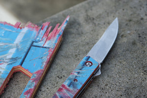 Couteau 7PLIS skateboard recyclé bleu et rouge - 7PLIS