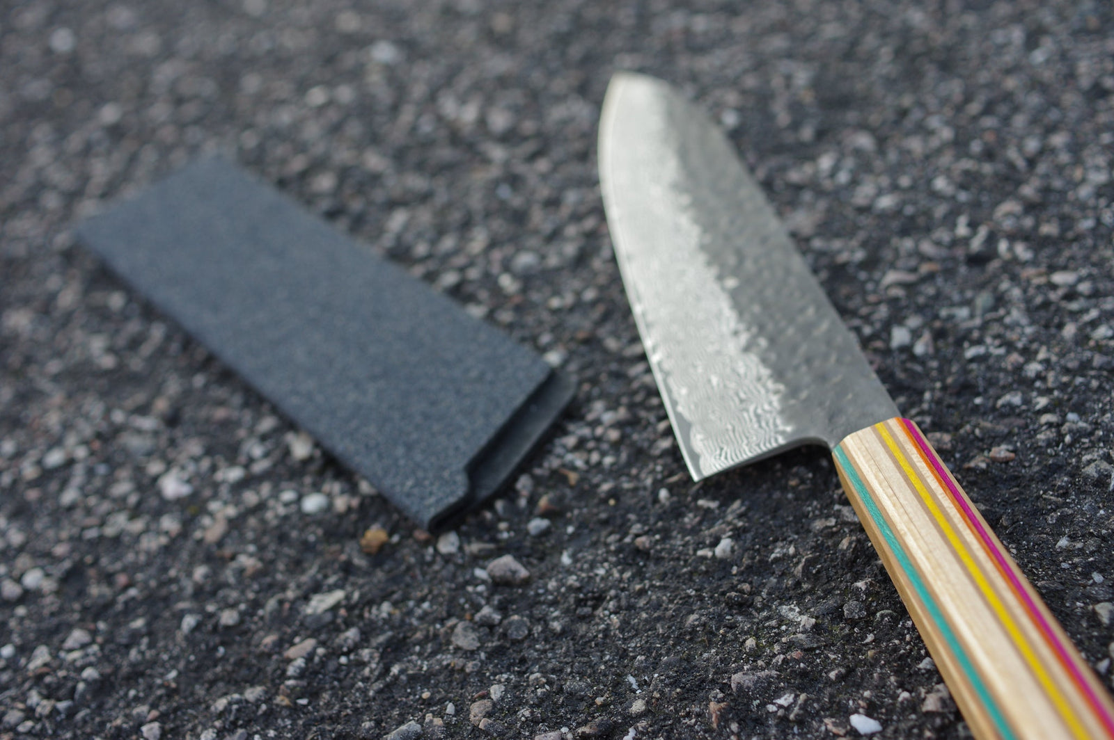 Couteau japonais CHEF bleu rose jaune et bois - 7PLIS