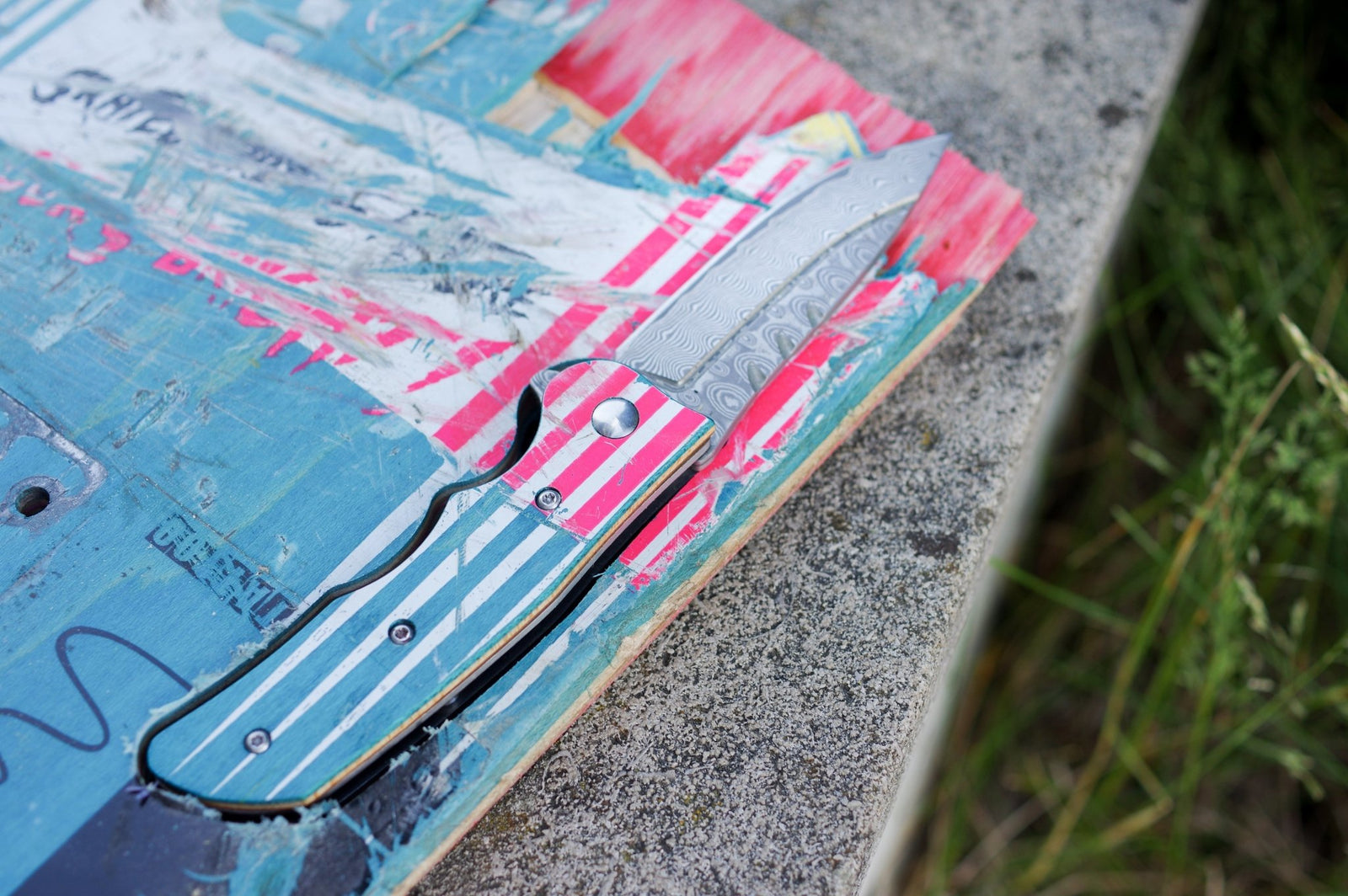 Couteau SKATEBOARD recyclé 7PLIS, bleu rouge bois - 7PLIS