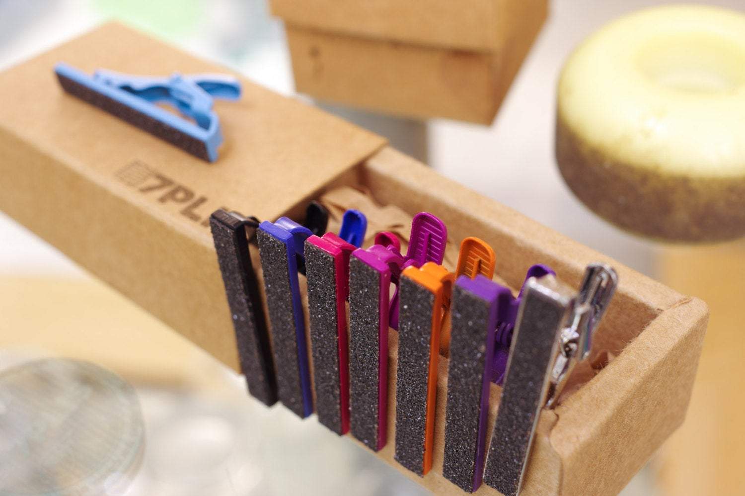 Pince à cravate GRIP recyclée à partir skateboard - 7PLIS