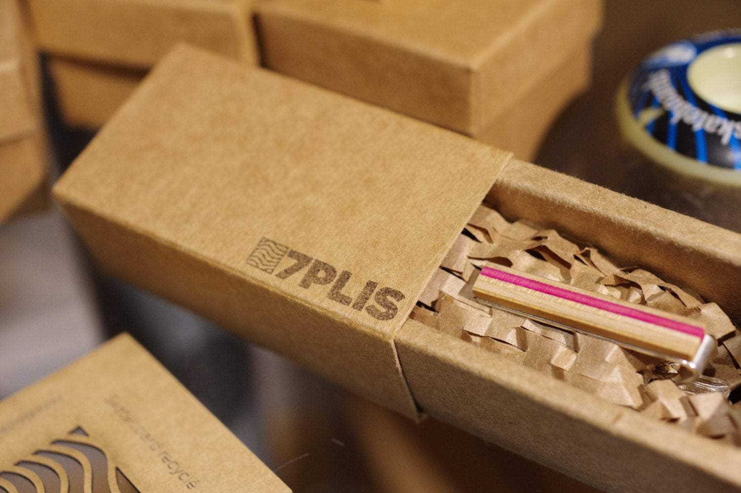 Pince à cravate recyclée à partir de skateboards usagés bois rose - 7PLIS