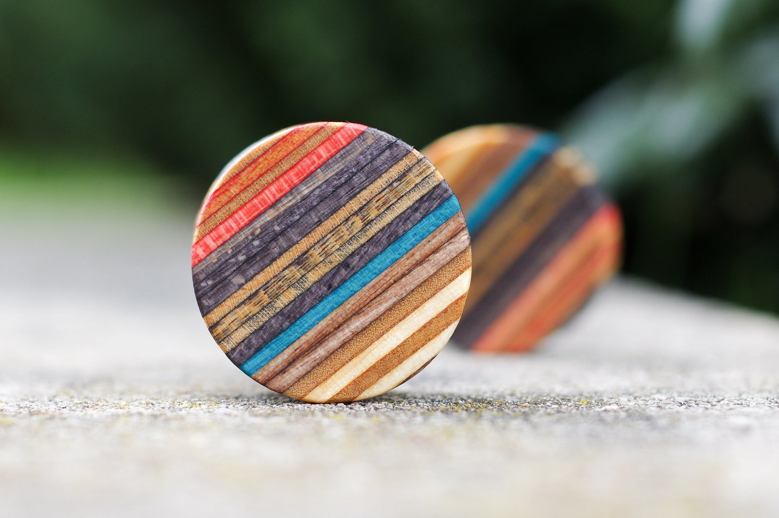 Plug SKATEBOARD recyclé bleu turquoise rouge noir bois - 7PLIS