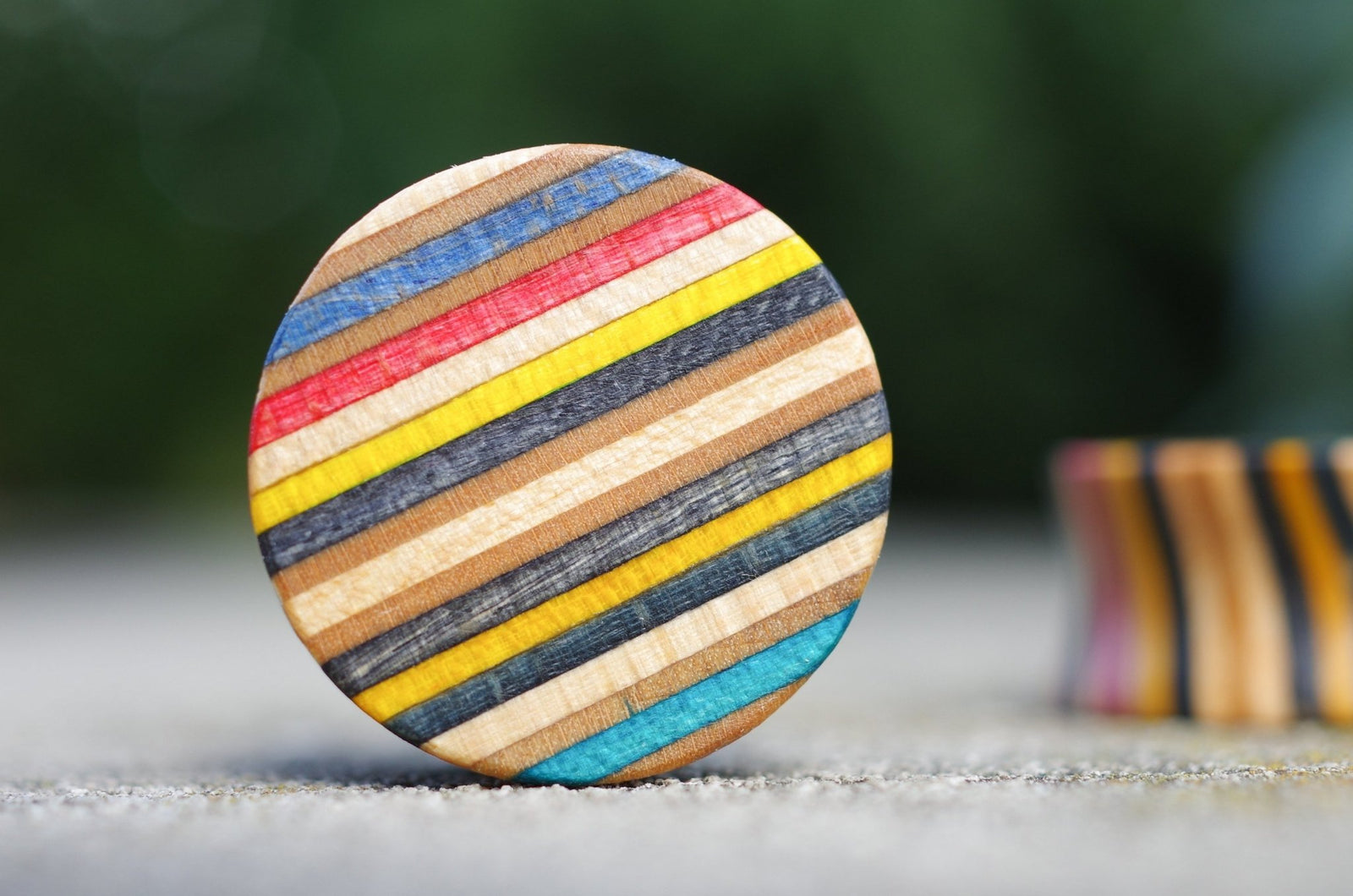 Plug SKATEBOARD recyclé jaune rouge noir bois - 7PLIS