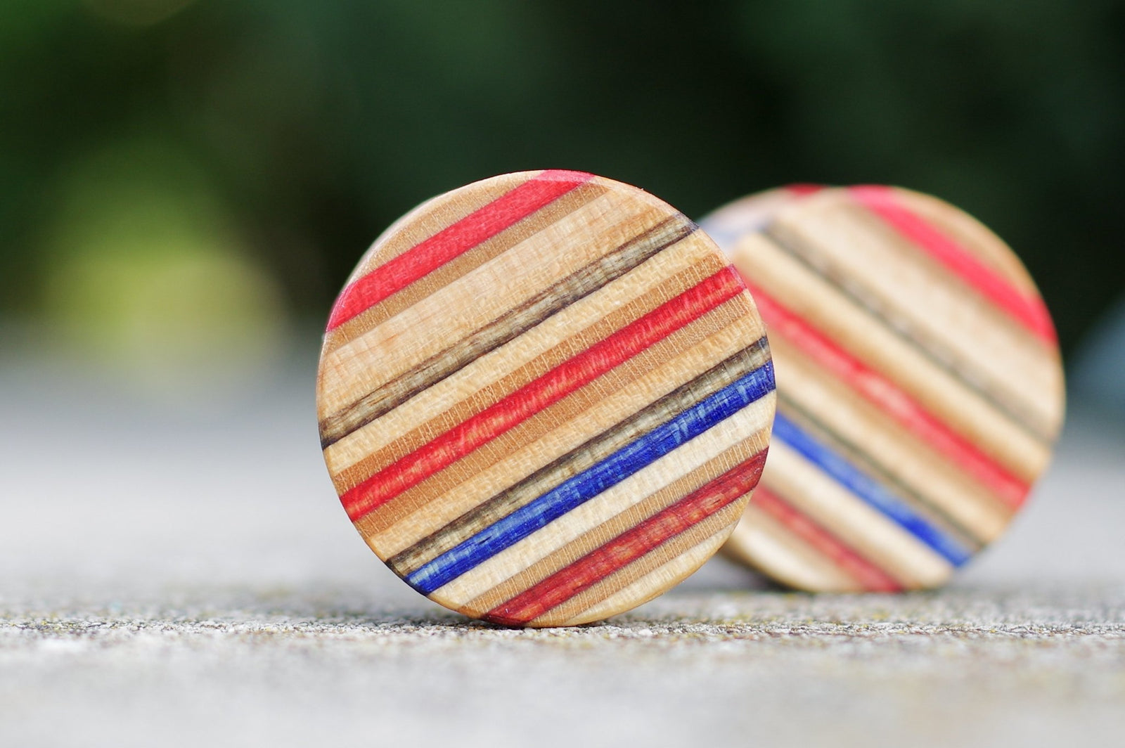 Plug SKATEBOARD recyclé rouge bleu noir bois - 7PLIS