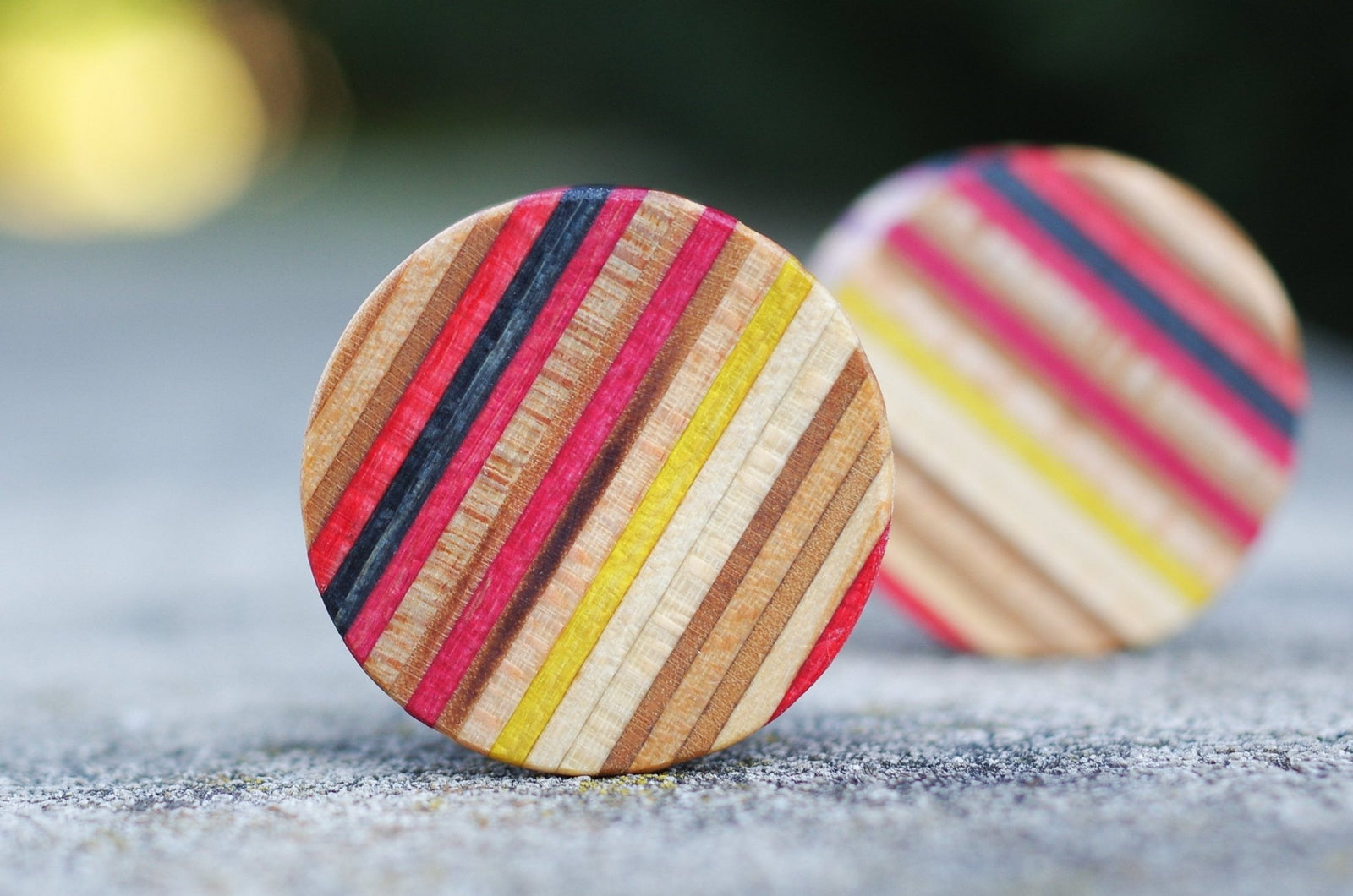 Plug SKATEBOARD recyclé rouge jaune noir bois - 7PLIS