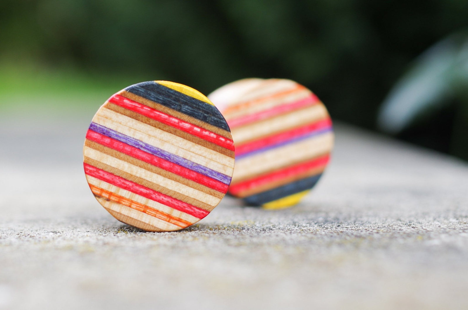 Plug SKATEBOARD recyclé rouge orange violet noir bois - 7PLIS