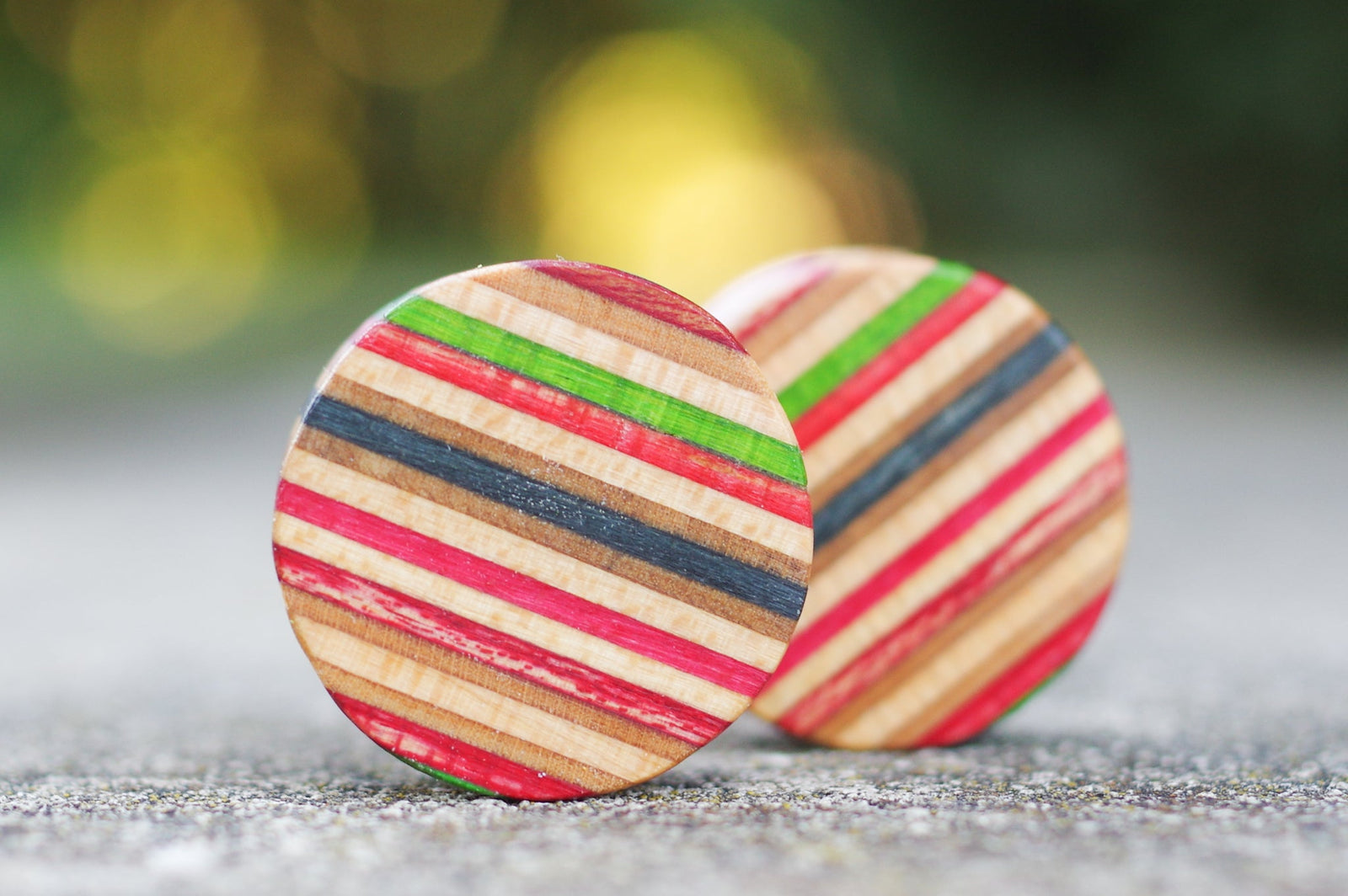 Plug SKATEBOARD recyclé rouge vert noir bois - 7PLIS