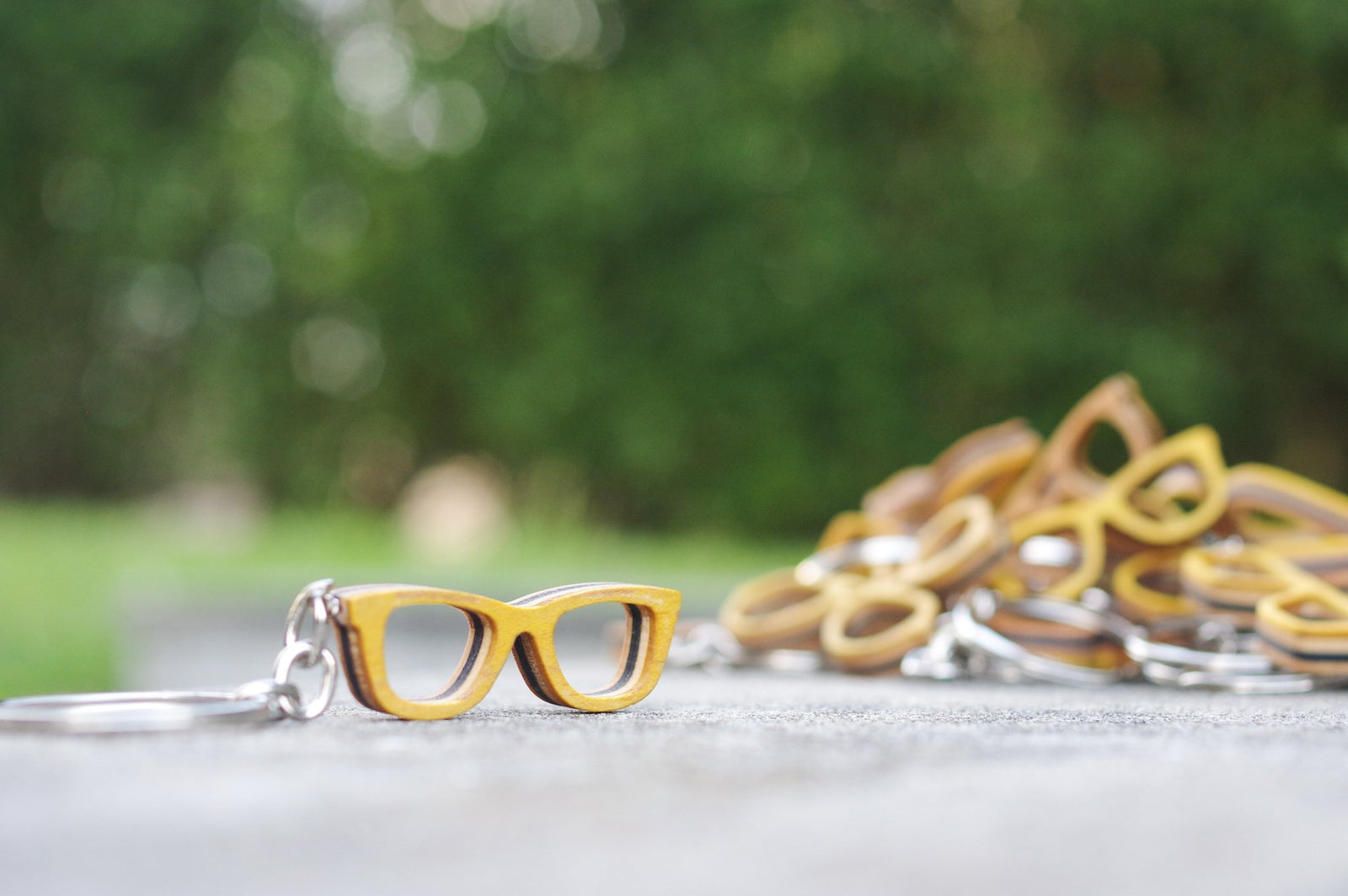 Porte-clés 7PLIS recyclé à partir de skateboard usagé - jaune et bois - 7PLIS