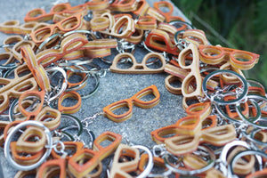 Porte-clés 7PLIS recyclé à partir de skateboard usagé - orange et bois - 7PLIS