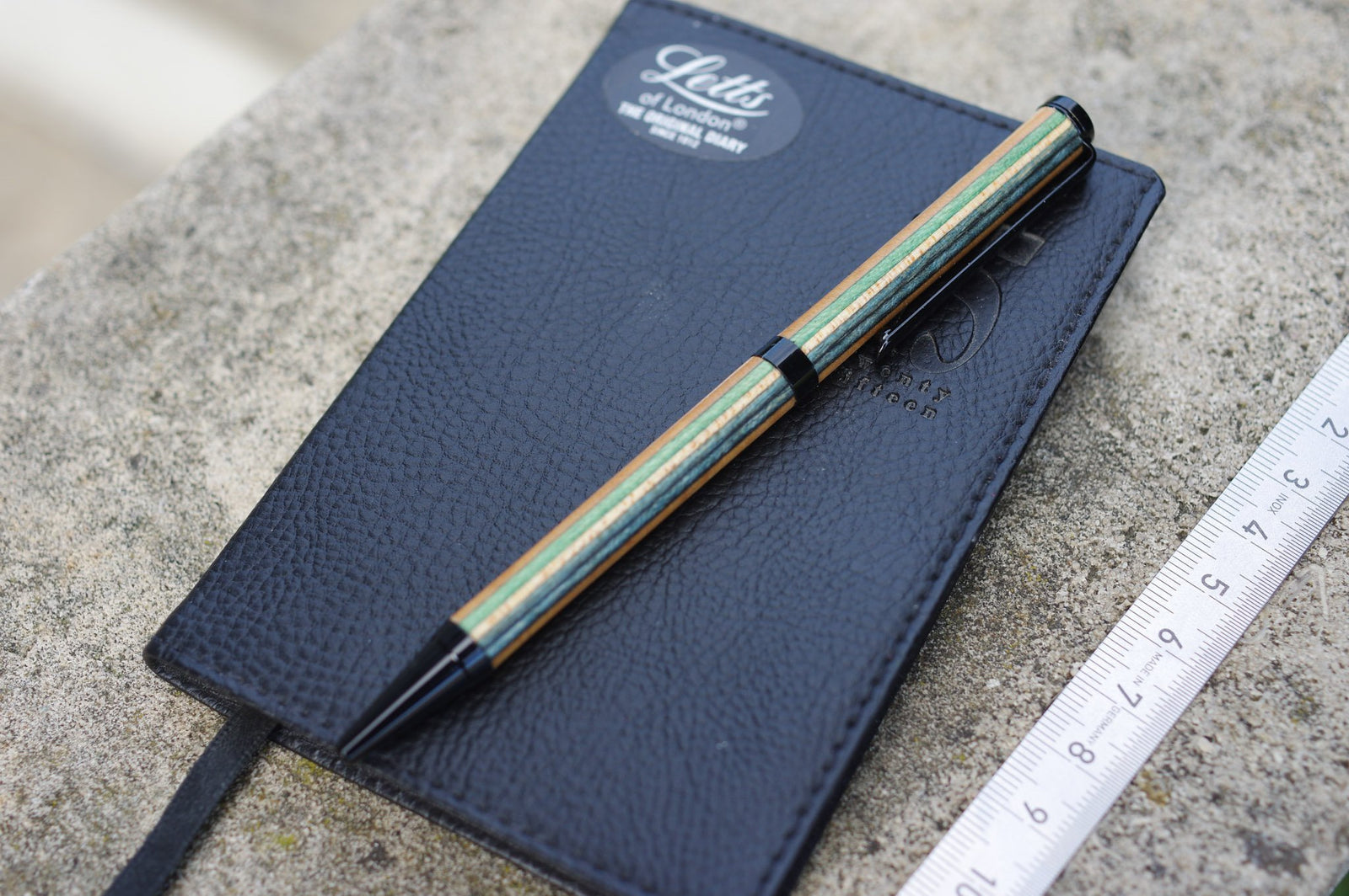 Stylo bille 7PLIS skateboard recyclé vert et bleu - 7PLIS