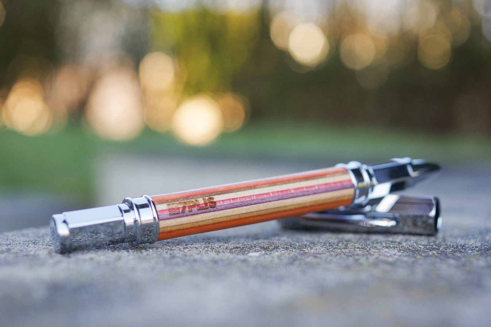 Stylo plume/roller 7PLIS skateboard recyclé - 7PLIS