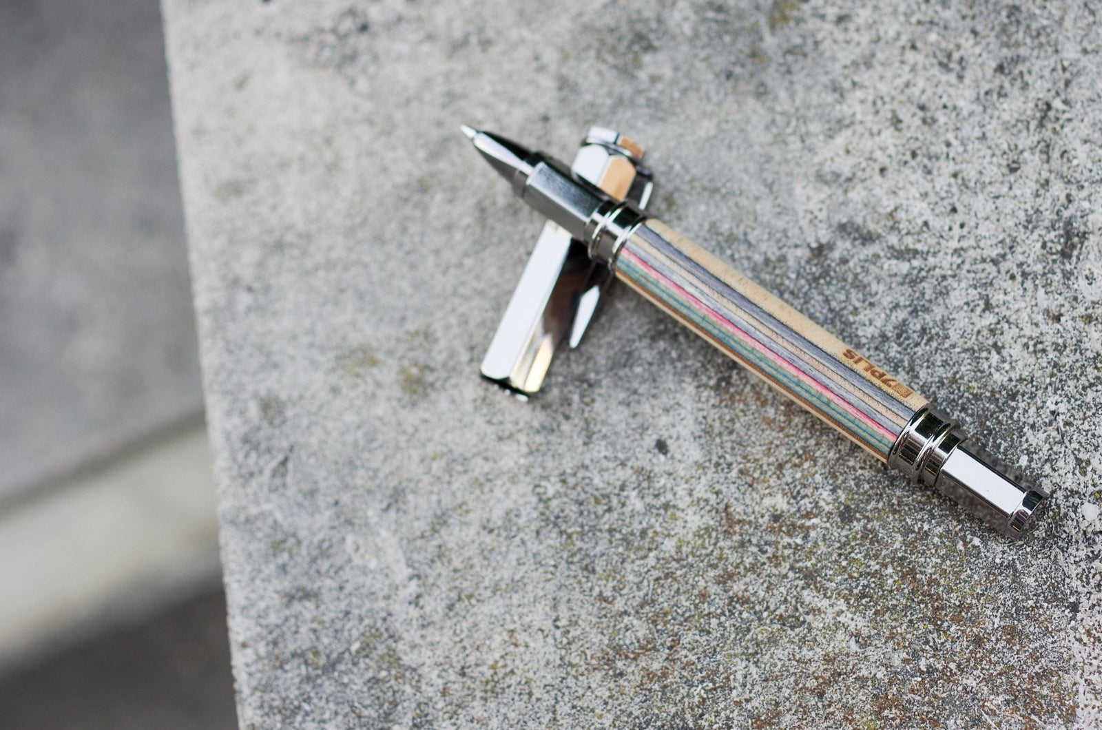 Stylo plume/roller 7PLIS skateboard recyclé - 7PLIS