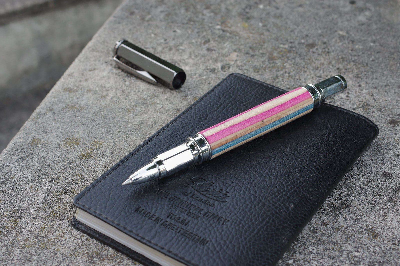 Stylo plume/roller 7PLIS skateboard recyclé - 7PLIS